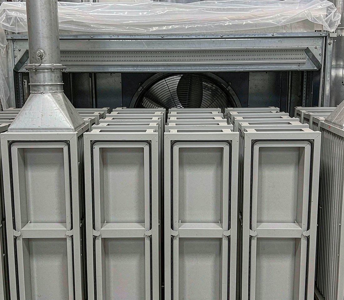 空调箱过滤段内化纤袋式中效过滤器安装状态